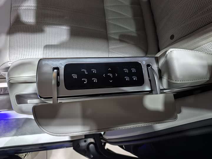 Roewe iMax 8 2023 2023款 400TGI 至享版