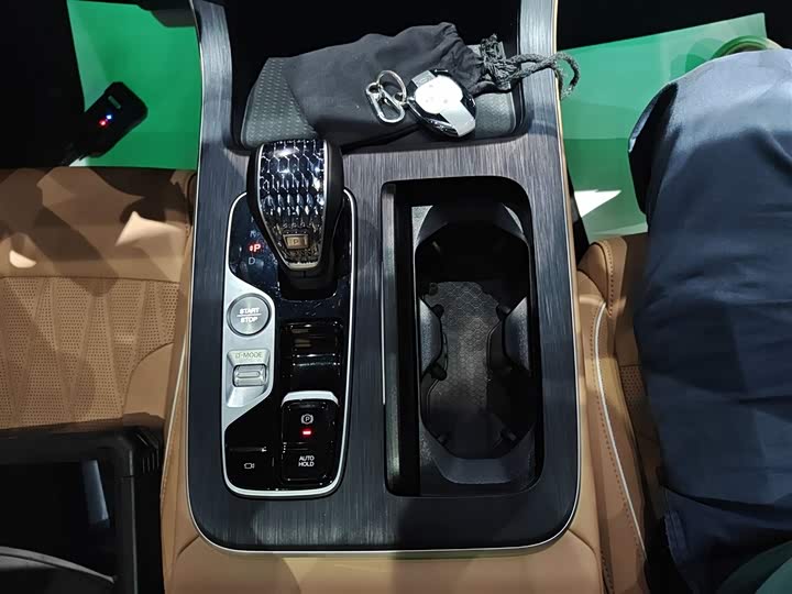 GAC Trumpchi GS8 2025 2025款 领航系列 2.0TGDI 两驱豪华版 5座