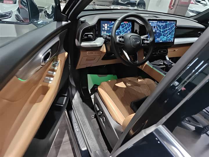 GAC Trumpchi GS8 2025 2025款 领航系列 2.0TGDI 两驱豪华版 5座