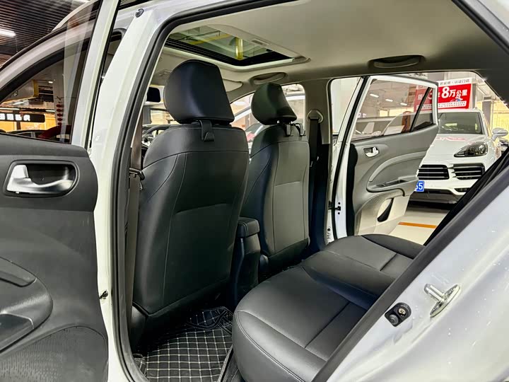 Kia KX1 2021 2021款 1.4L CVT趣享天窗款