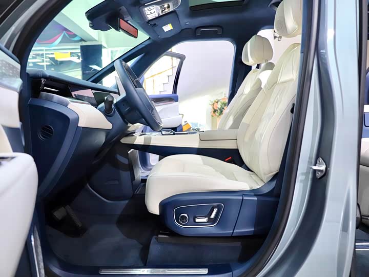 Zeekr 009 2024 2024款 六座行政版四驱 108kWh