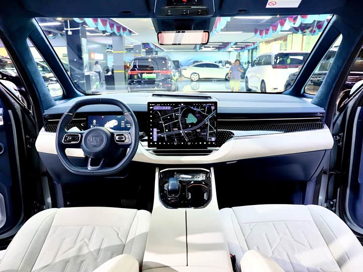 Zeekr 009 2024 2024款 六座行政版四驱 108kWh