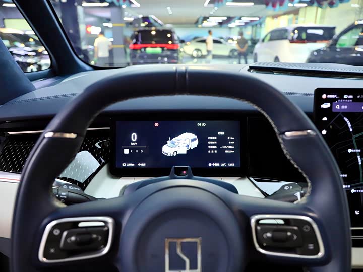 Zeekr 009 2024 2024款 六座行政版四驱 108kWh