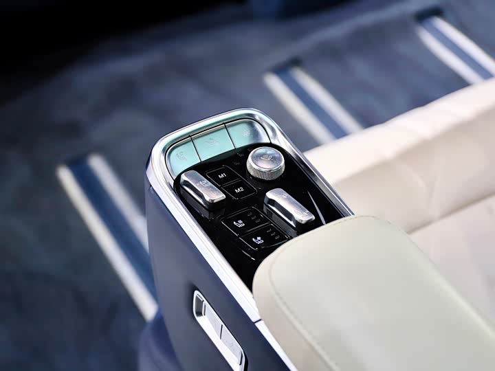 Zeekr 009 2024 2024款 六座行政版四驱 108kWh