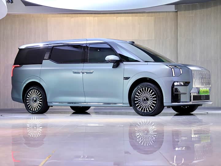 Zeekr 009 2024 2024款 六座行政版四驱 108kWh