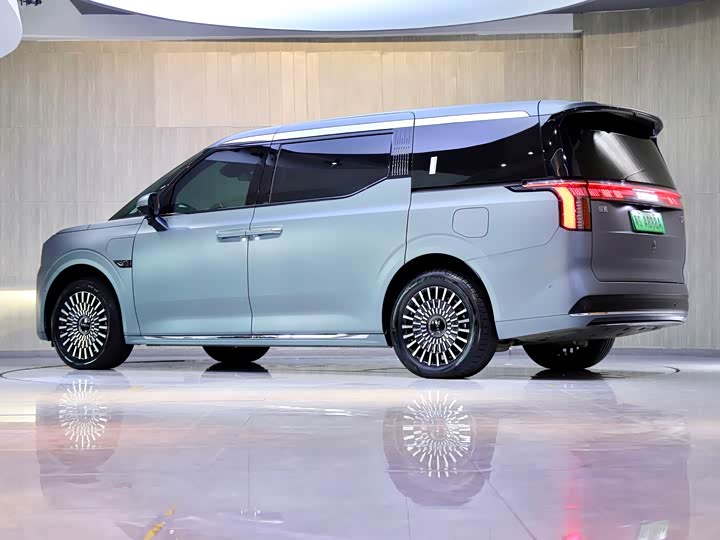 Zeekr 009 2024 2024款 六座行政版四驱 108kWh