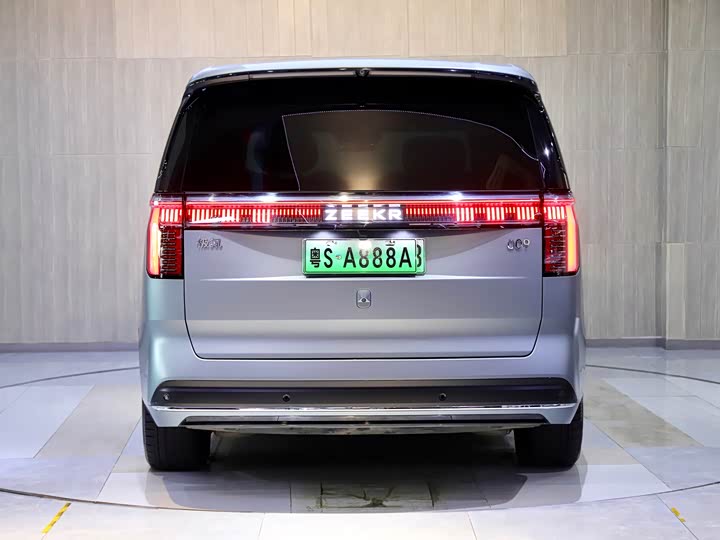 Zeekr 009 2024 2024款 六座行政版四驱 108kWh