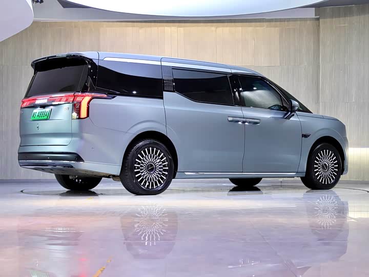 Zeekr 009 2024 2024款 六座行政版四驱 108kWh