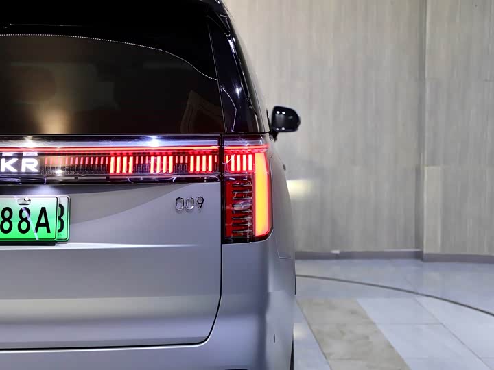 Zeekr 009 2024 2024款 六座行政版四驱 108kWh