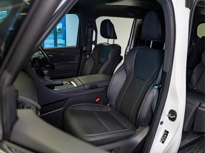 Toyota Alphard 2025 2025款 双擎 2.5L 尊贵黄金版