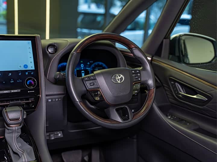 Toyota Alphard 2025 2025款 双擎 2.5L 尊贵黄金版