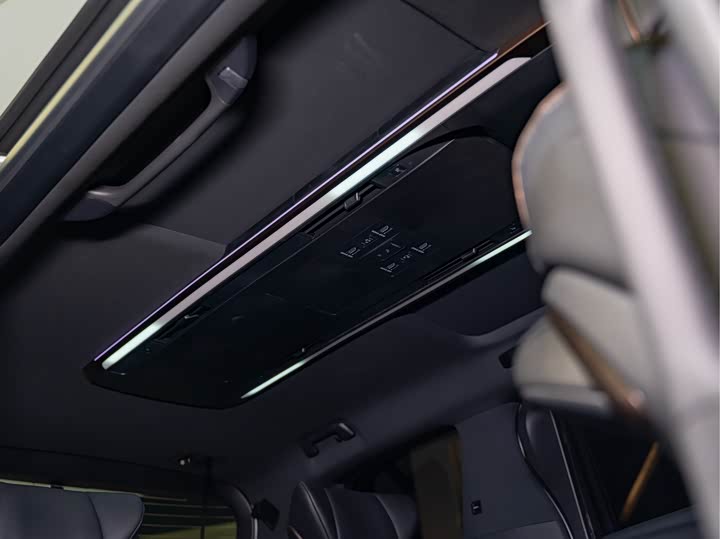 Toyota Alphard 2025 2025款 双擎 2.5L 尊贵黄金版