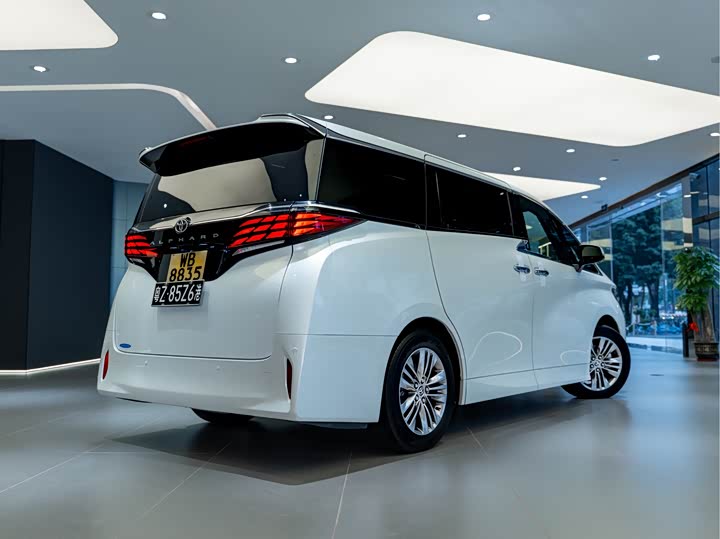 Toyota Alphard 2025 2025款 双擎 2.5L 尊贵黄金版