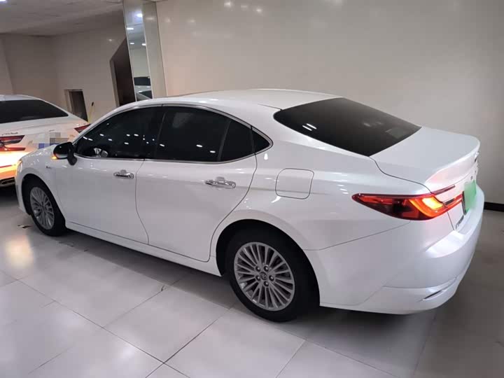 Toyota Camry 2024 2024款 双擎 2.0HGVP 豪华版