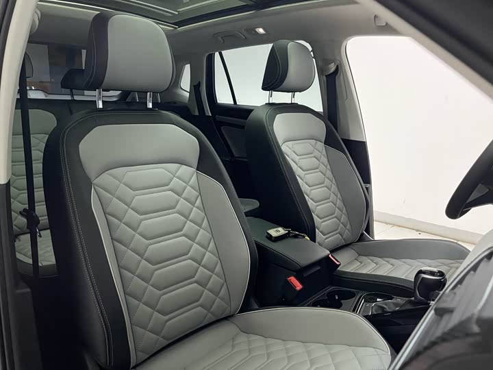 Volkswagen Tayron 2024 2024款 330TSI 两驱豪华Plus进阶版