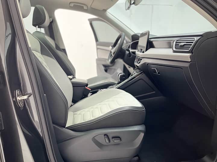 Volkswagen Tayron 2024 2024款 330TSI 两驱豪华Plus进阶版