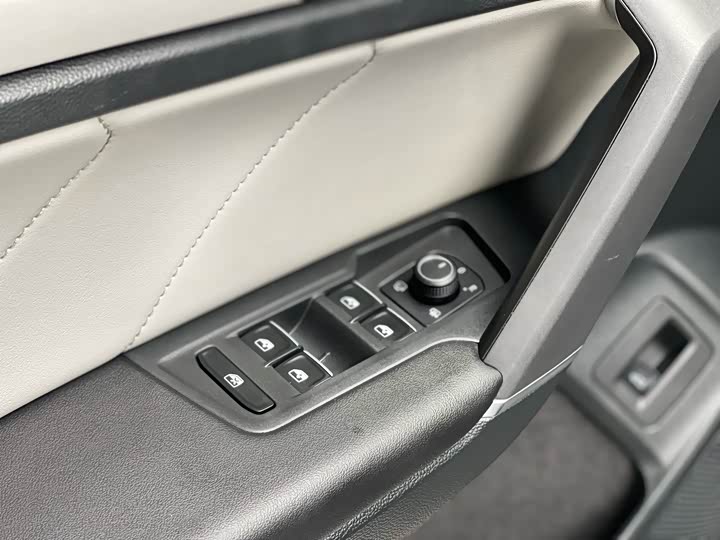 Volkswagen Tayron 2024 2024款 330TSI 两驱豪华Plus进阶版