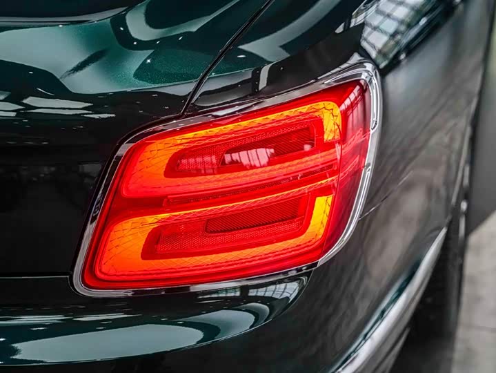 Bentley Flying Spur 2023 2023款 4.0T V8 雅度版