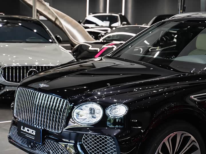 Bentley Bentayga 2024 2024款 4.0T V8 长轴距雅度版