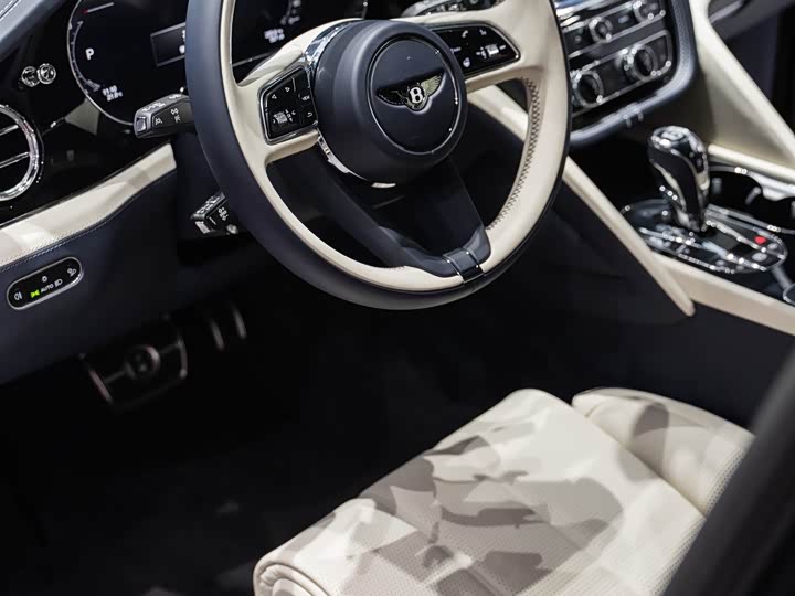 Bentley Bentayga 2024 2024款 4.0T V8 长轴距雅度版