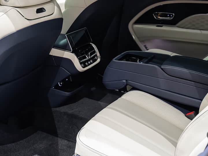 Bentley Bentayga 2024 2024款 4.0T V8 长轴距雅度版