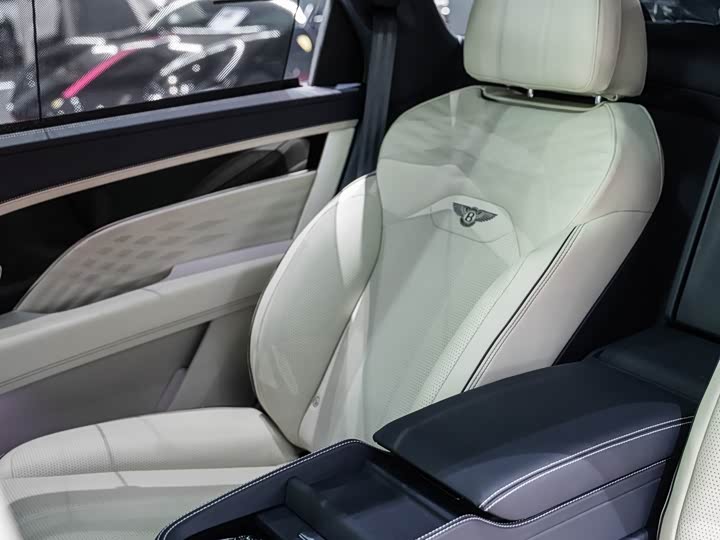 Bentley Bentayga 2024 2024款 4.0T V8 长轴距雅度版