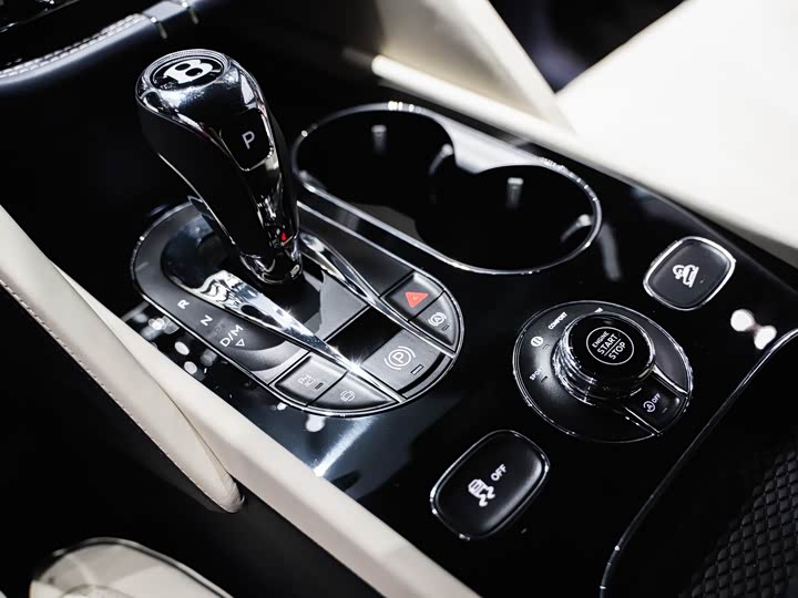 Bentley Bentayga 2024 2024款 4.0T V8 长轴距雅度版