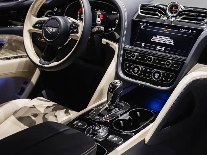 Bentley Bentayga 2024 2024款 4.0T V8 长轴距雅度版