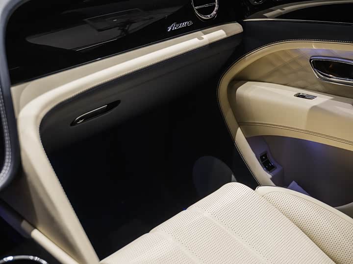 Bentley Bentayga 2024 2024款 4.0T V8 长轴距雅度版