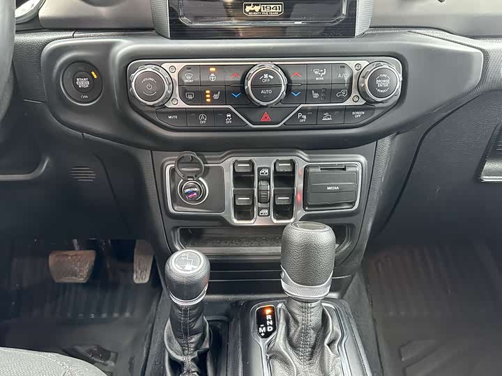 Jeep Gladiator 2022 2022款 3.6L 先行版