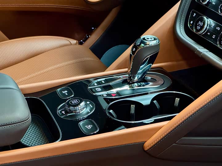 Bentley Bentayga 2024 2024款 4.0T V8 长轴距版