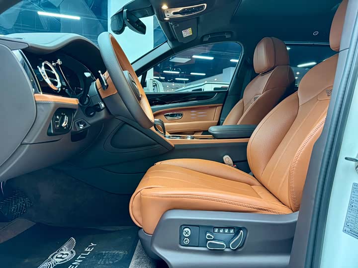 Bentley Bentayga 2024 2024款 4.0T V8 长轴距版