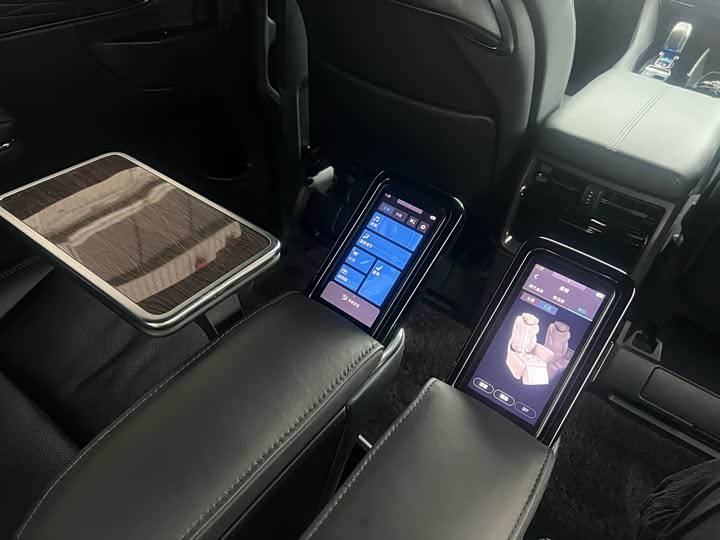 Toyota Vellfire 2024 2024款 皇冠 双擎 2.5L 至尊行政版