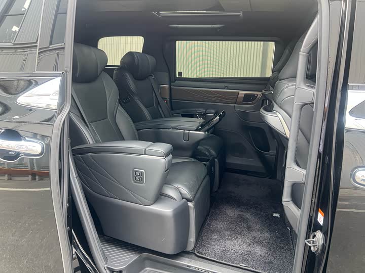 Toyota Vellfire 2024 2024款 皇冠 双擎 2.5L 至尊行政版