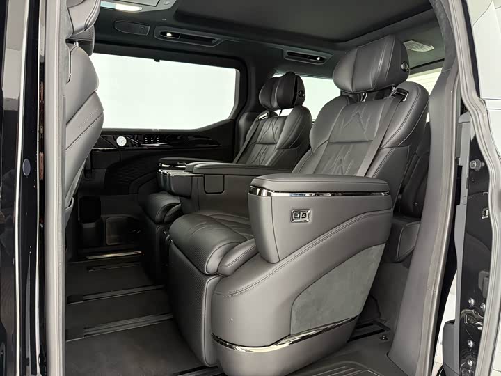 Zeekr 009 2024 2024款 六座行政版四驱 108kWh