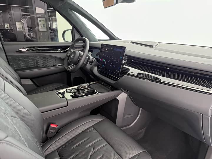 Zeekr 009 2024 2024款 六座行政版四驱 108kWh