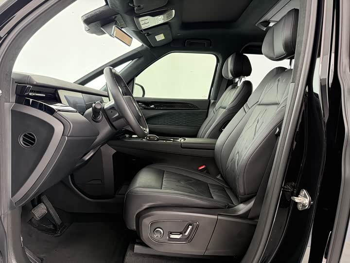 Zeekr 009 2024 2024款 六座行政版四驱 108kWh