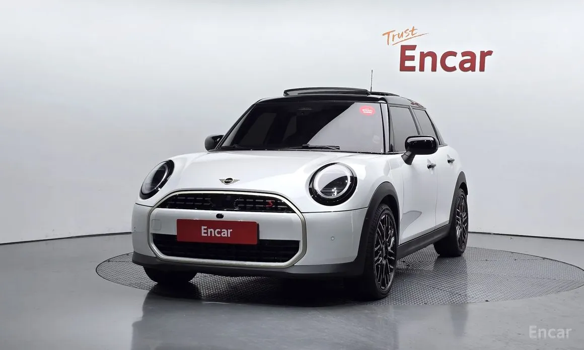 Mini Cooper 2024 5 Door Favoured