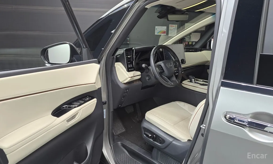 Lexus LM 2024 500h Royal