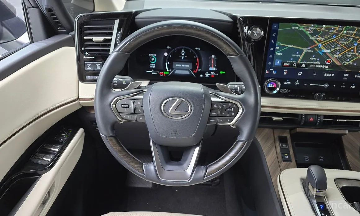 Lexus LM 2024 500h Royal