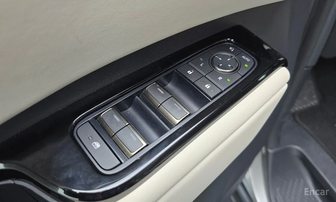 Lexus LM 2024 500h Royal