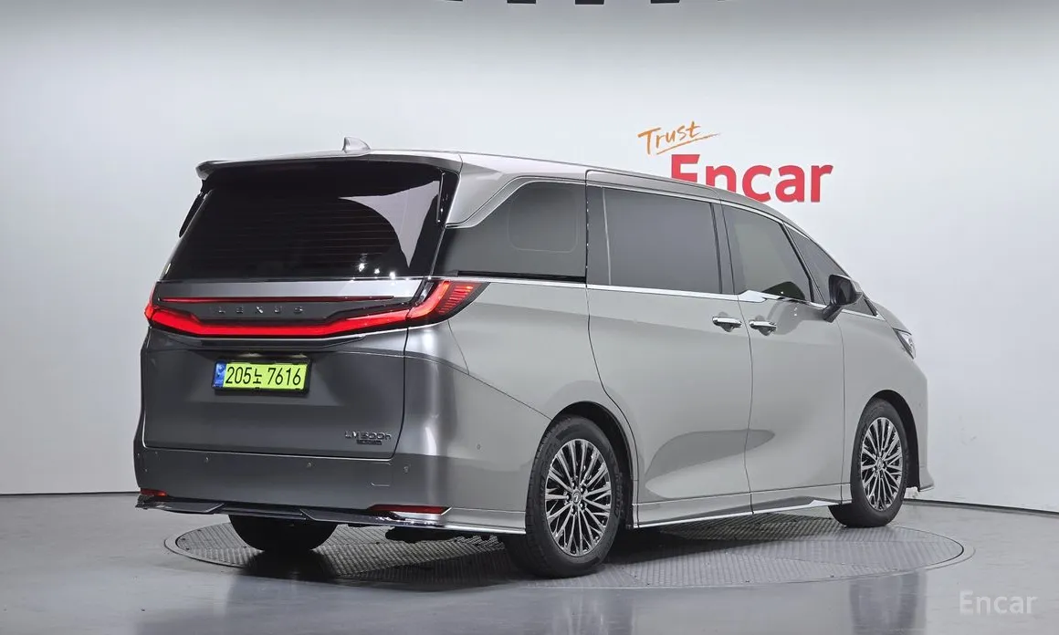 Lexus LM 2024 500h Royal