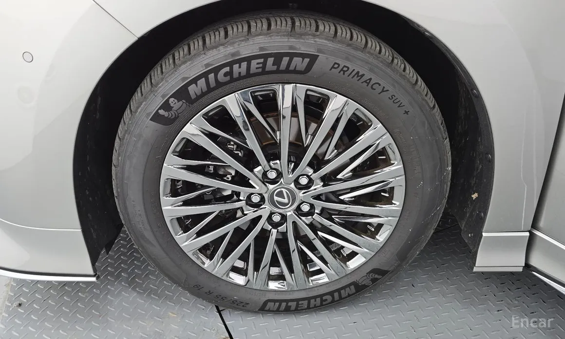 Lexus LM 2024 500h Royal