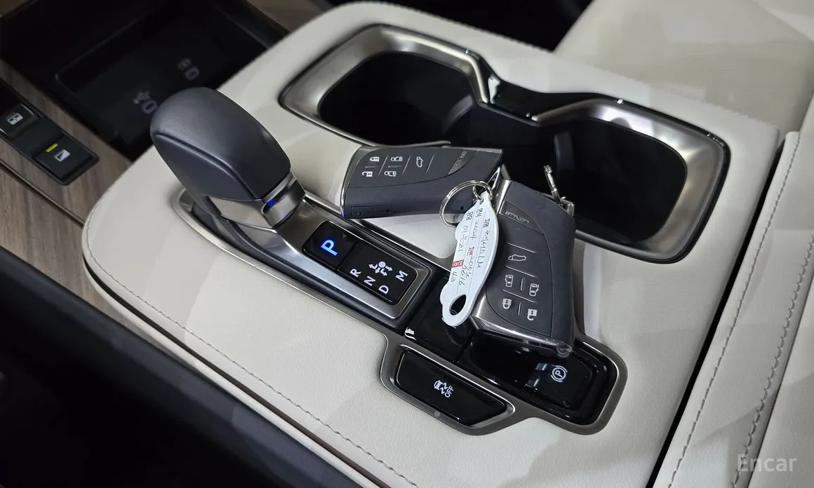 Lexus LM 2024 500h Royal