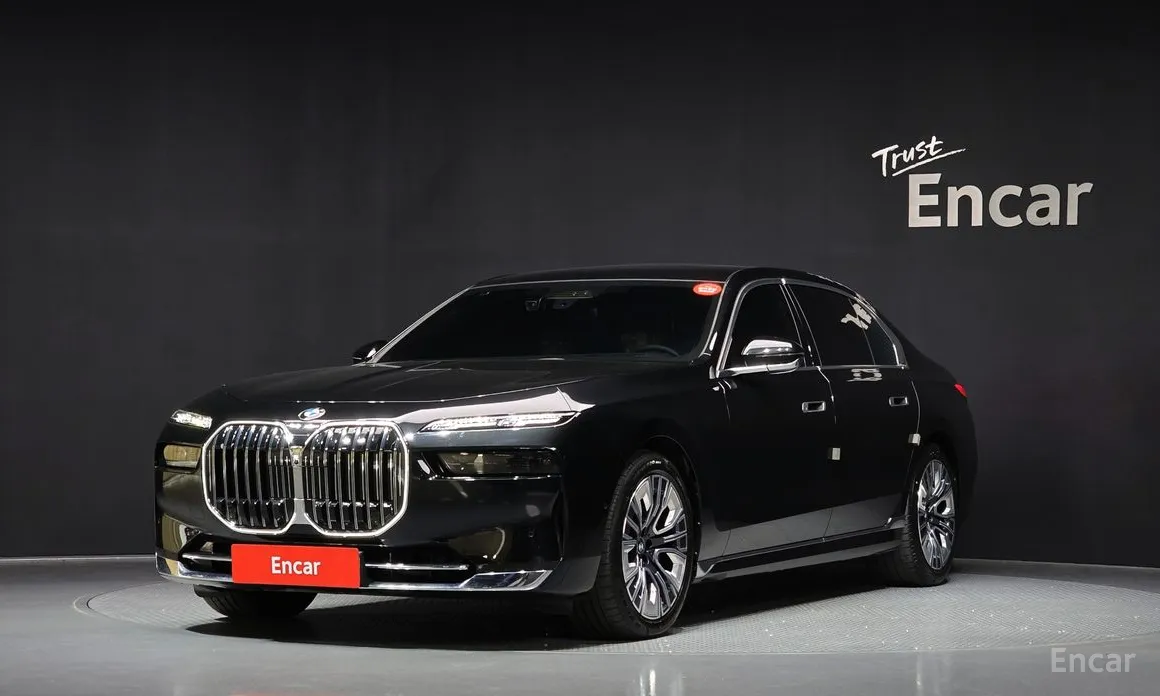BMW 7 Series 2022 740i sDrive Design Pure Excellence