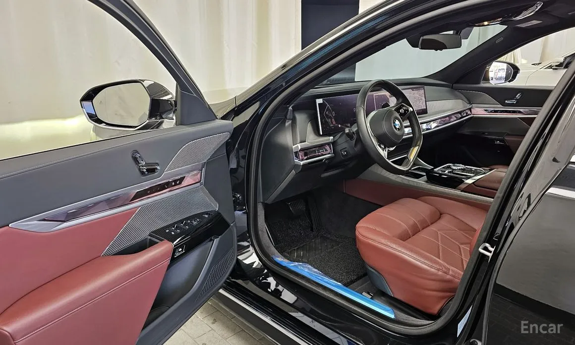 BMW 7 Series 2022 740i sDrive Design Pure Excellence