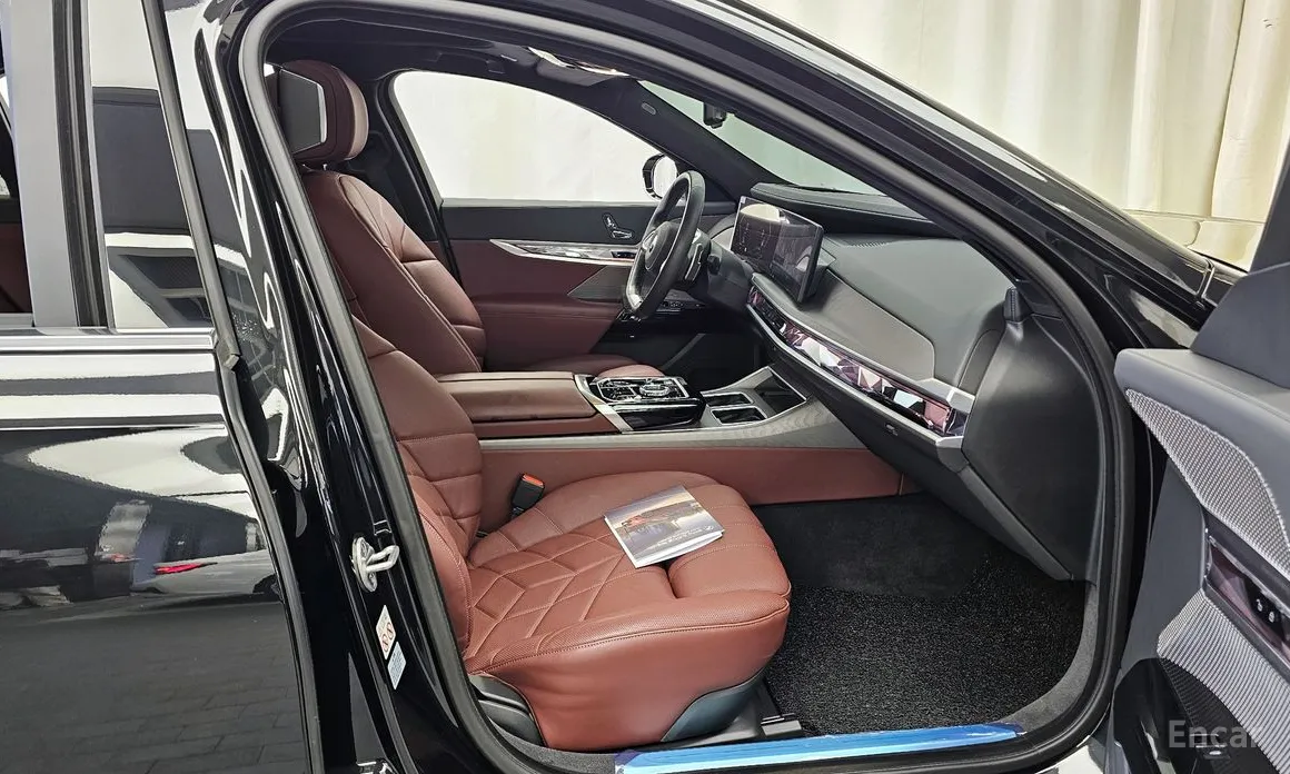 BMW 7 Series 2022 740i sDrive Design Pure Excellence