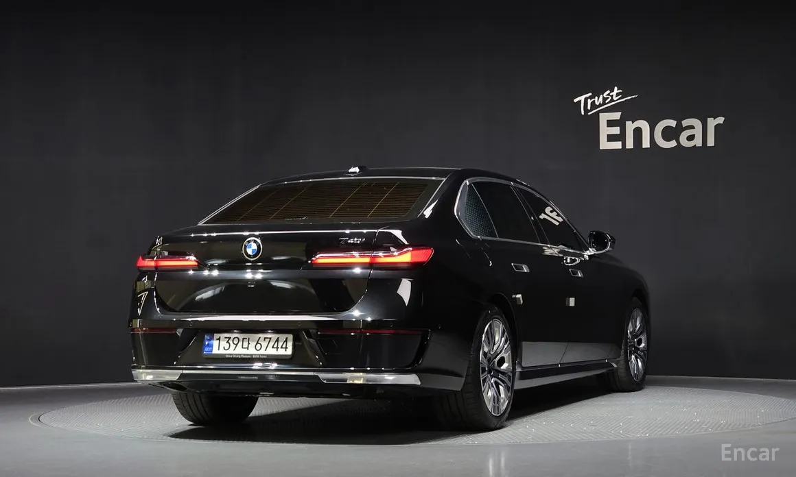 BMW 7 Series 2022 740i sDrive Design Pure Excellence