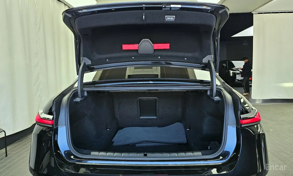 BMW 7 Series 2022 740i sDrive Design Pure Excellence