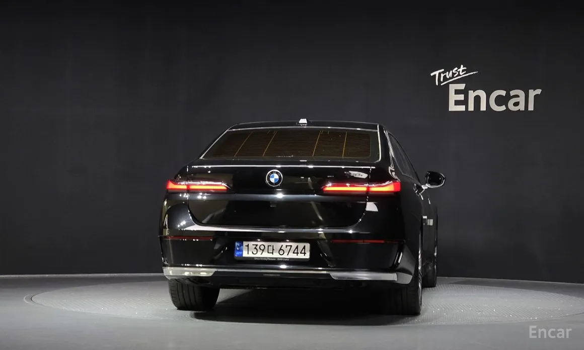 BMW 7 Series 2022 740i sDrive Design Pure Excellence